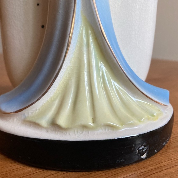 Vintage ceramic Mary and baby Jesus planter - Picture 3 of 9